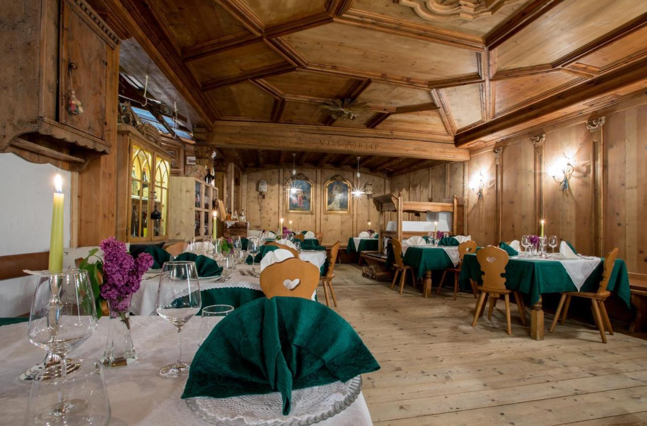 Historic Hotel Ristorante La Stua Cavalese Exterior photo
